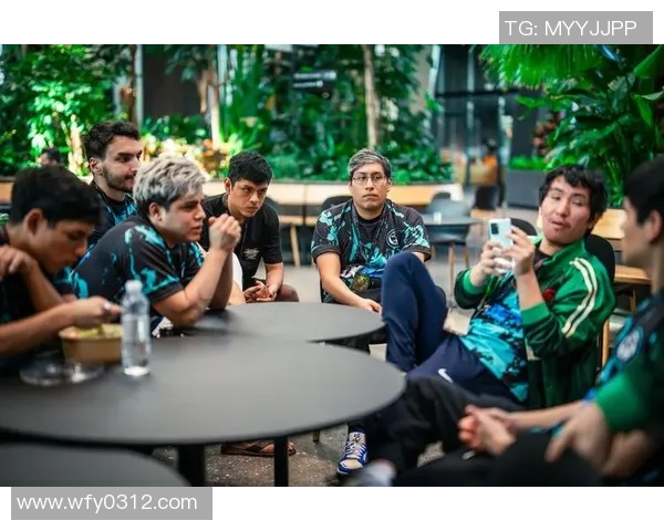 DOTA2战术解析：深入探讨FPX战队的盯防策略与执行技巧