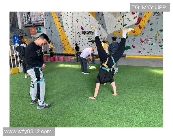 攀岩之巅:深入解析北京攀岩队的训练与竞技节奏 攀岩之巅:深入解析北京攀岩队的训练与竞技节奏