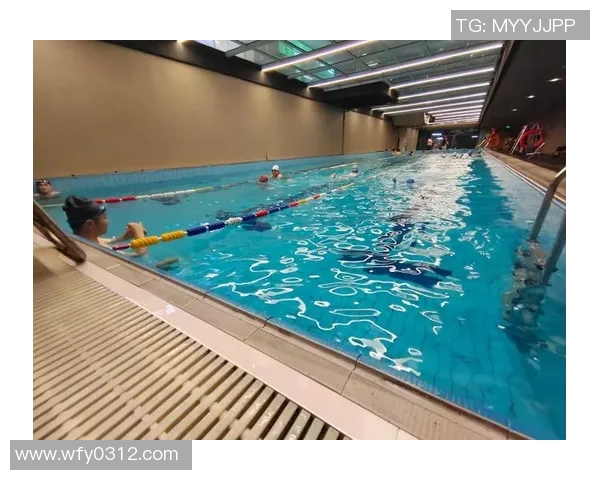 初学者游泳技巧全攻略从入门到提高的完整指南 初学者游泳技巧全攻略从入门到提高的完整指南